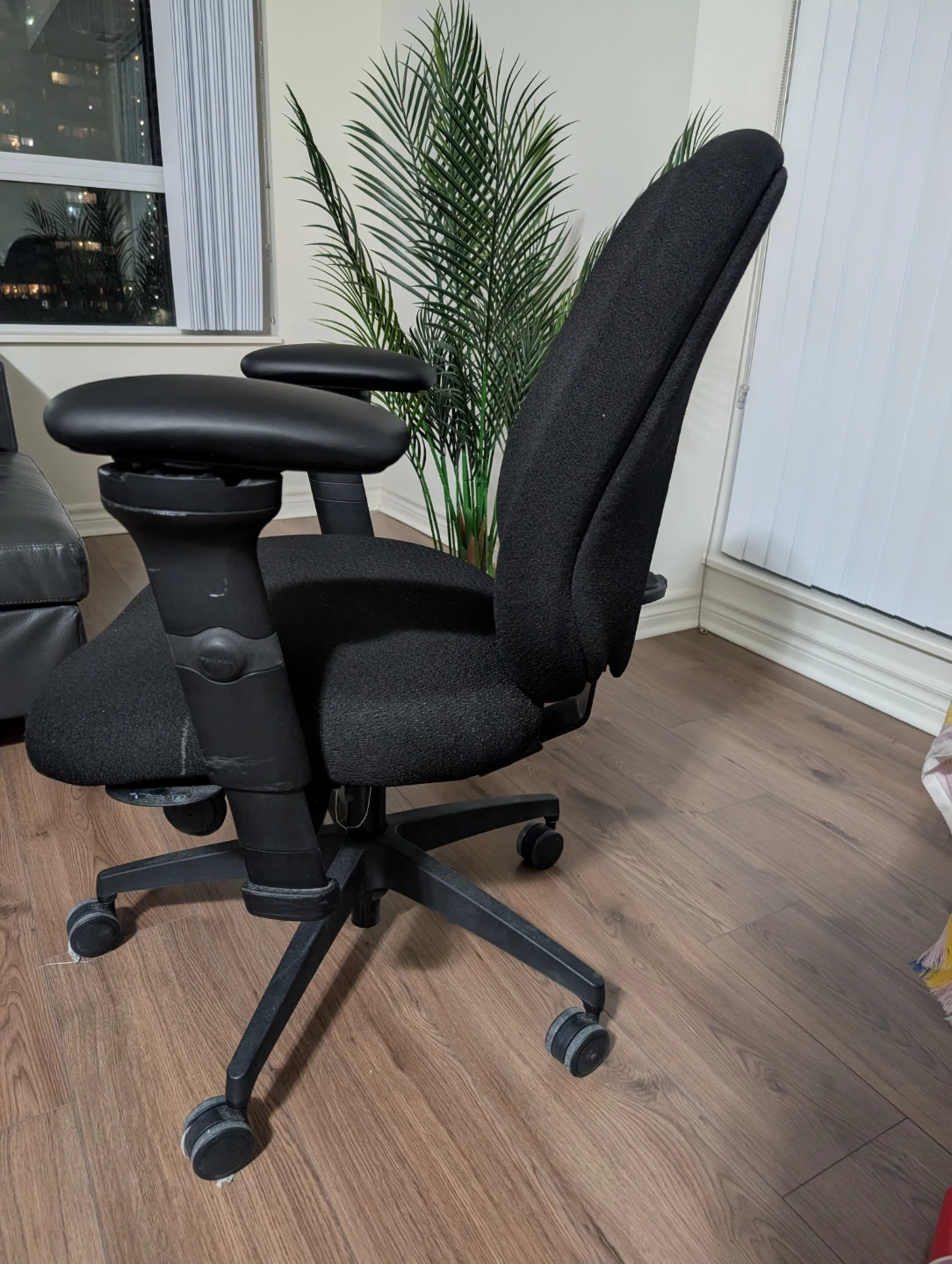 Ergonomic- Premium Multi functional Office Chair - photo 3