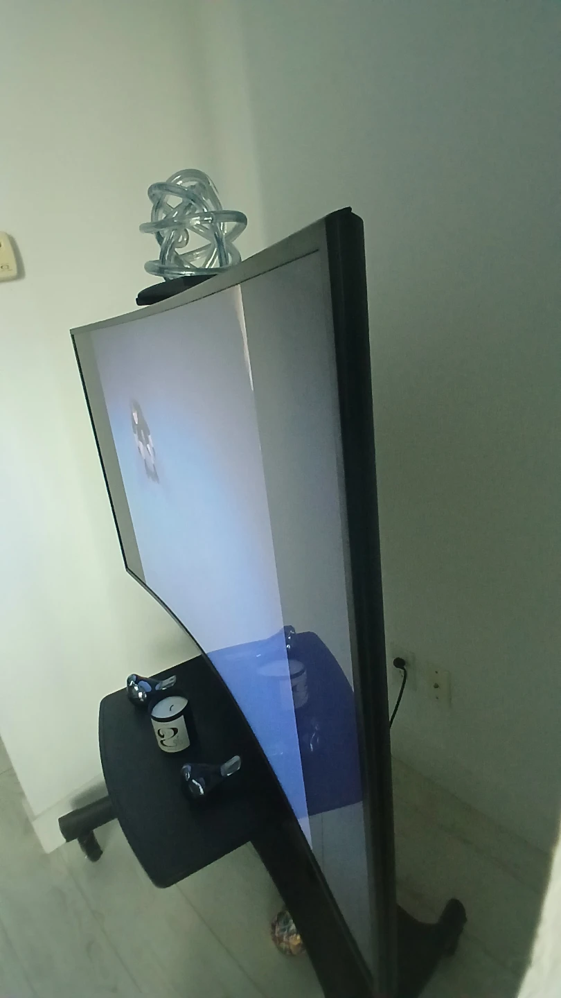SAMSUNG 43-INCH CURVED TV + Rolling Stand with Mount - photo 4