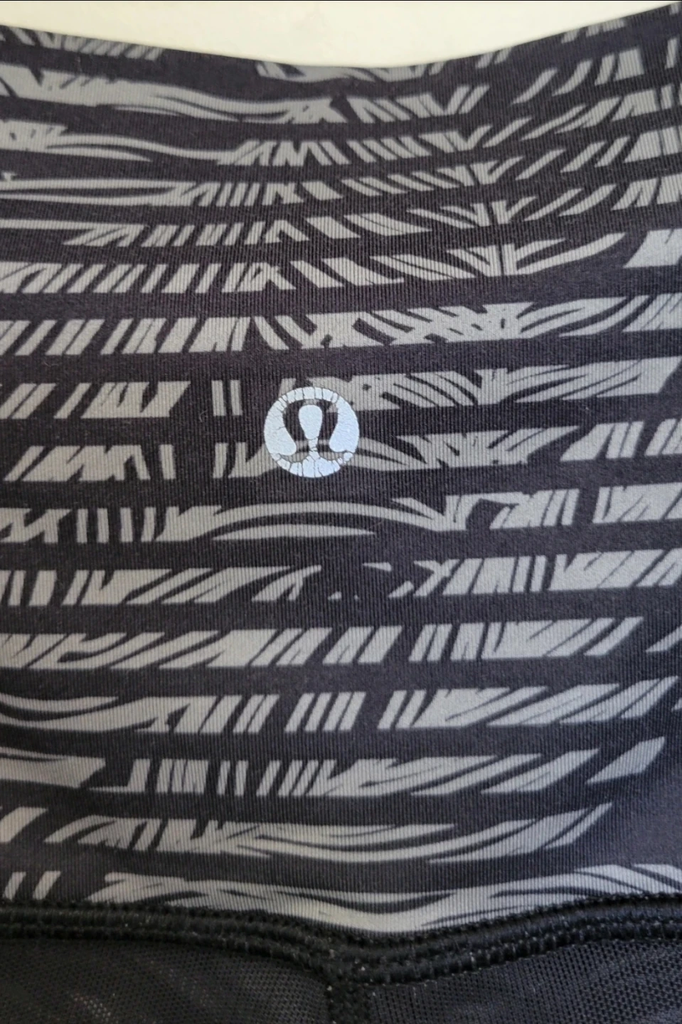 Lululemon - Black & Grey Patterned Leggings - Size 6 - photo 3