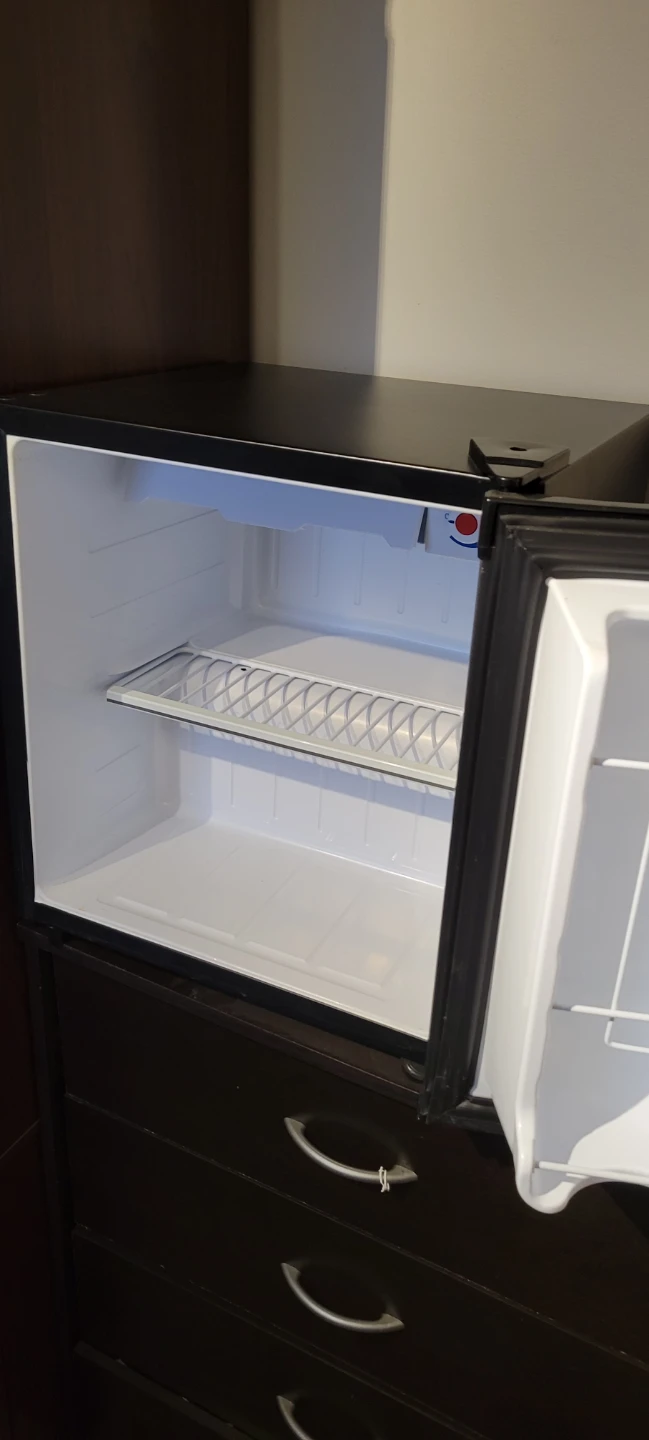 Sunbeam Mini Fridge - photo 2