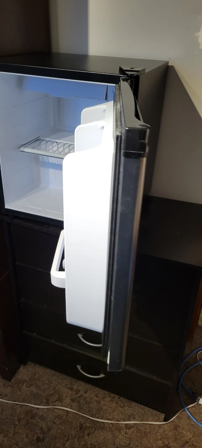 Sunbeam Mini Fridge - photo 4