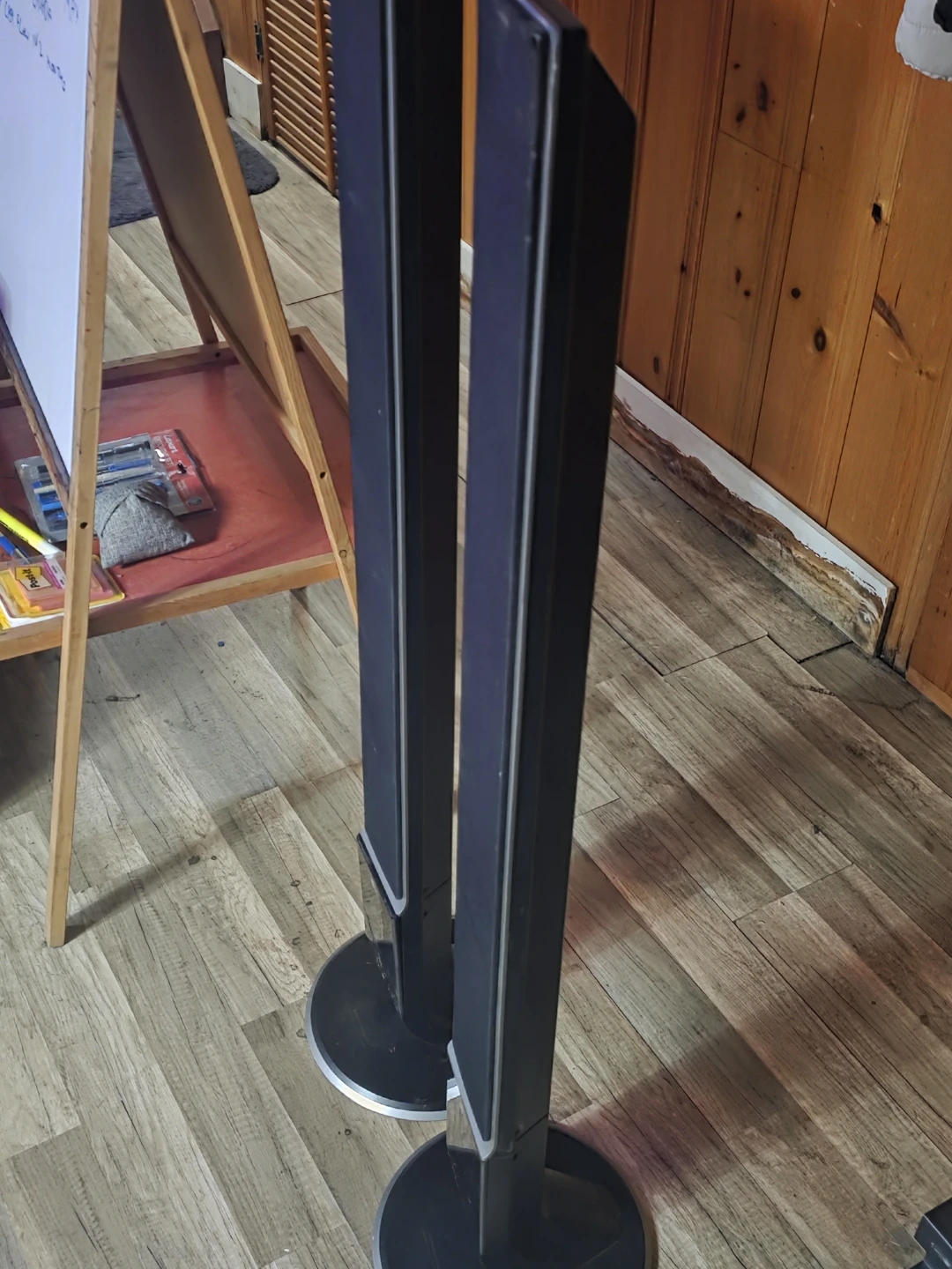 LG Floor Standing Speakers (Pair) - photo 2