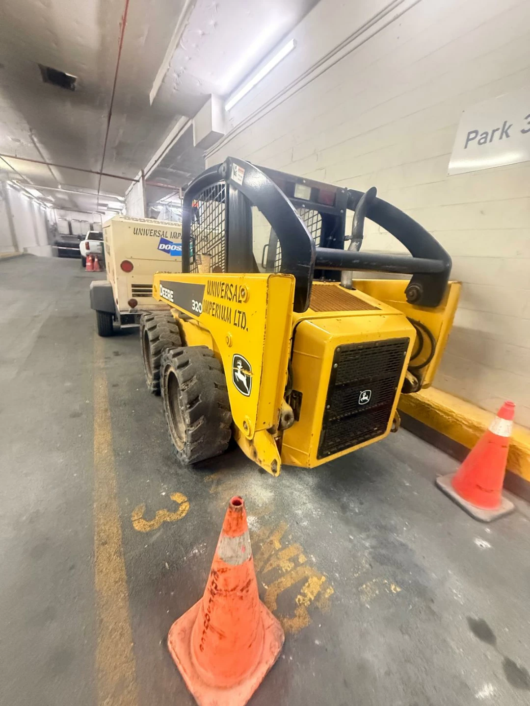 2005 John Deere 320 Skid Steer Loader - photo 2