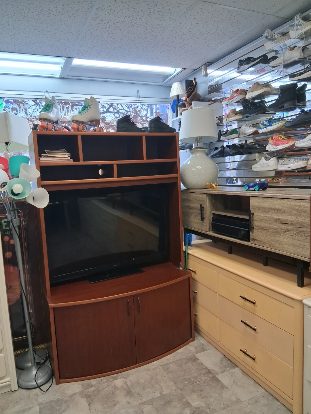Venta de cosas 5521w Belmont av todo tiene diferentes precios - photo 4