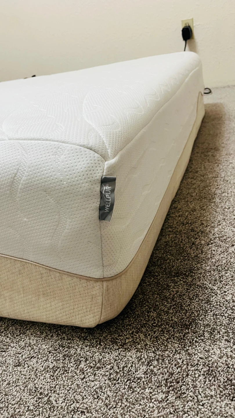Double Mattress with 9 years of warranty.