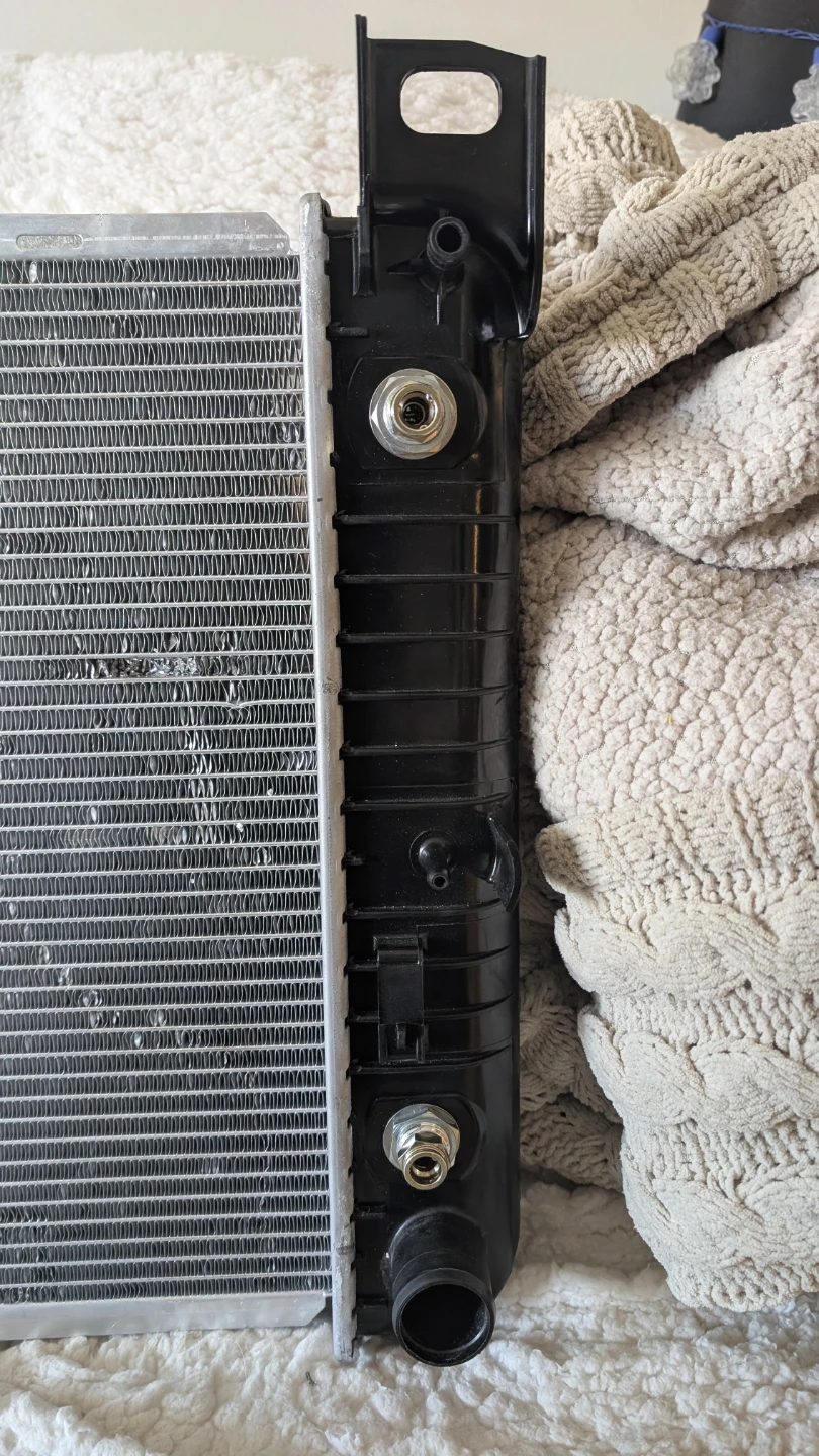 2370 Radiator For Chevy Silverado And several others - photo 4