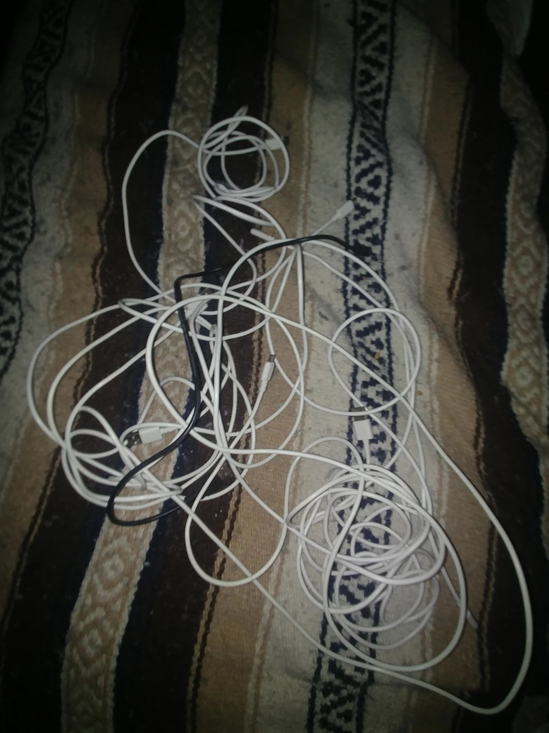 USB to Micro USB Charging Cables (2 White, 1 Black) - photo 2