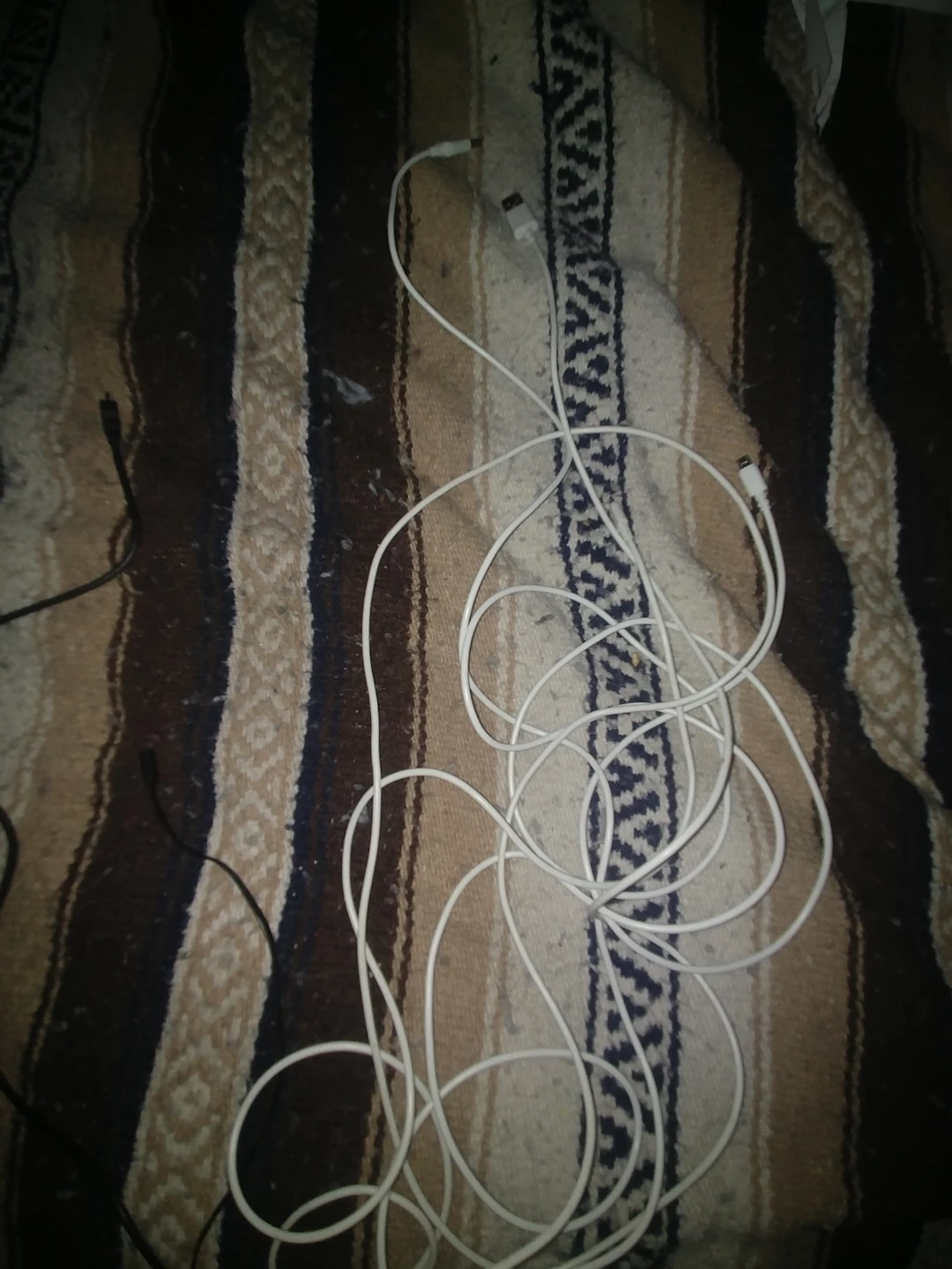 USB to Micro USB Charging Cables (2 White, 1 Black) - photo 3