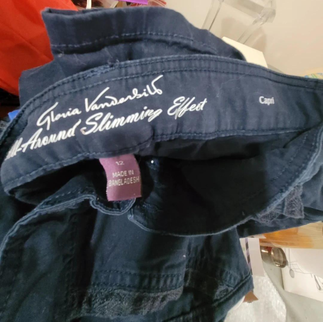 Gloria Vanderbilt Capri Pants Navy Size 12 - photo 3