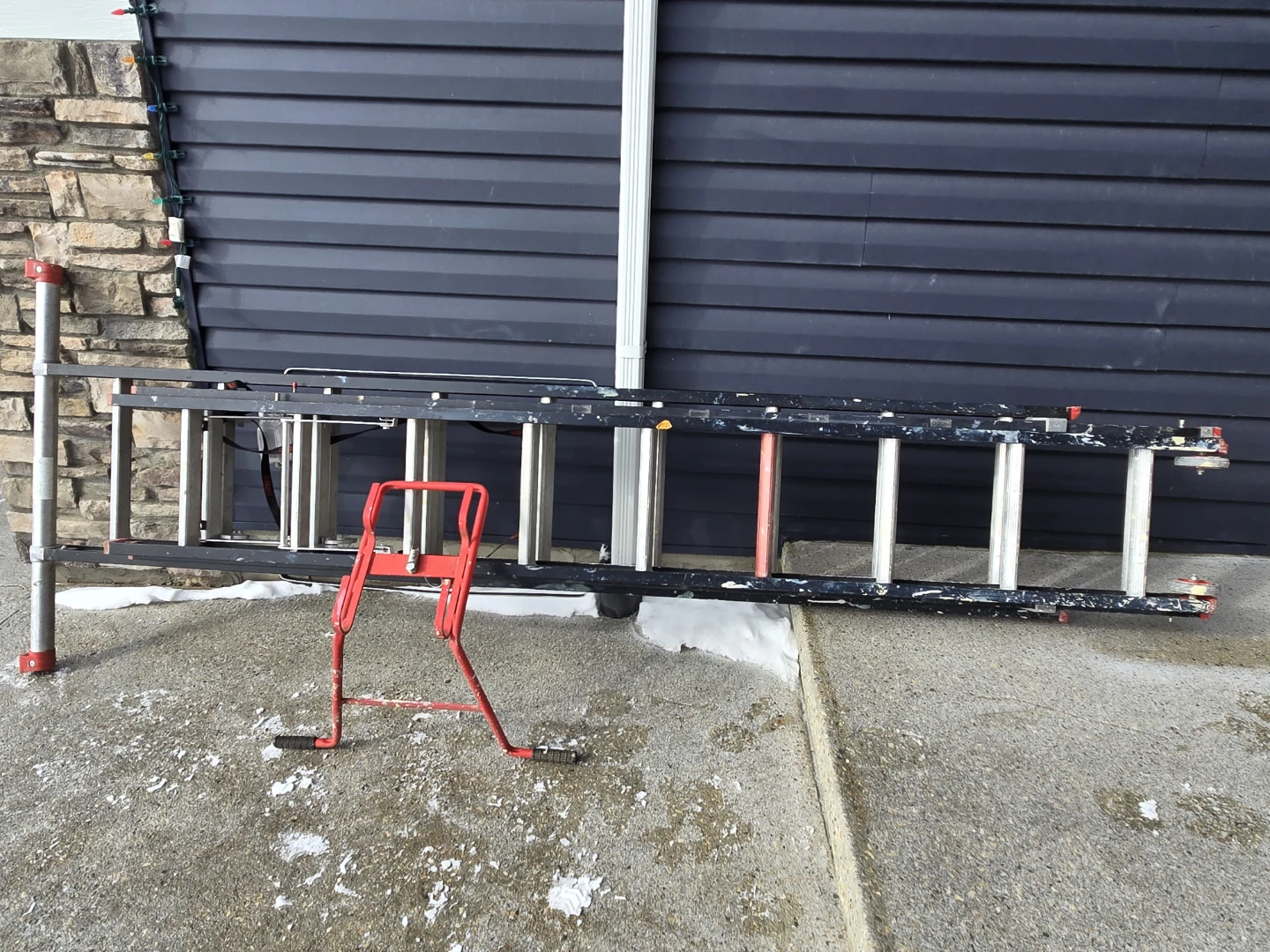 Aluminum Extension Ladder with standoff attachment - photo 2