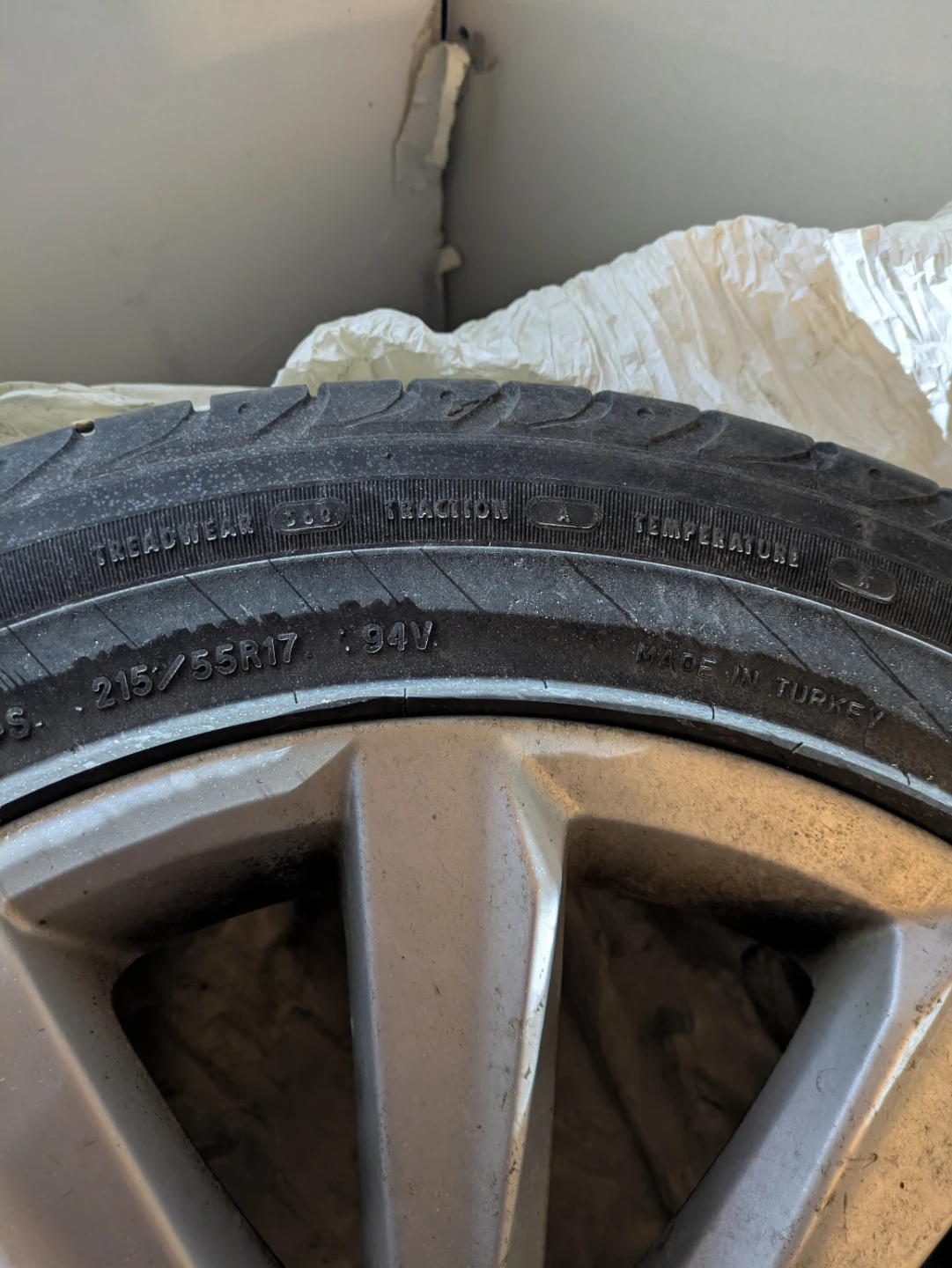 Set of Volkswagen Rims with Good Year Tires - photo 2
