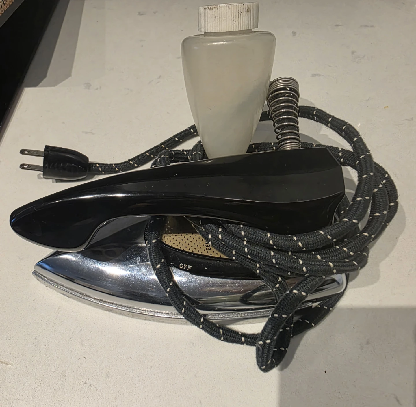 Vintage Black Steam Iron with Water Bottle - photo 2
