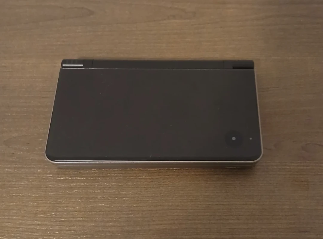 Nintendo DSi XL - photo 2