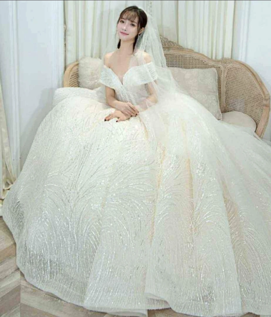White Off-the-Shoulder Wedding Dress with Veil