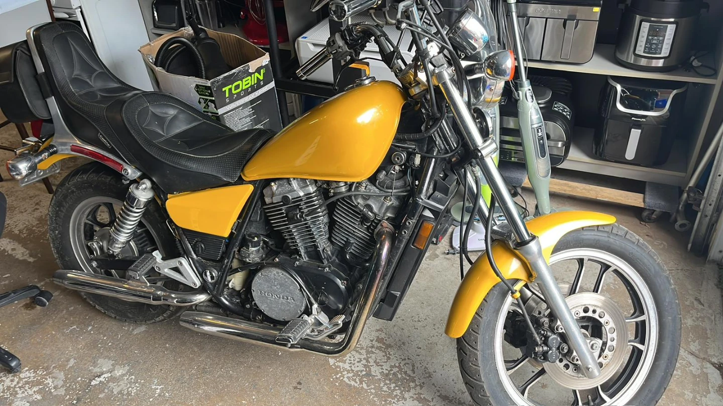 Honda shadow 750 Motorcycle - photo 4