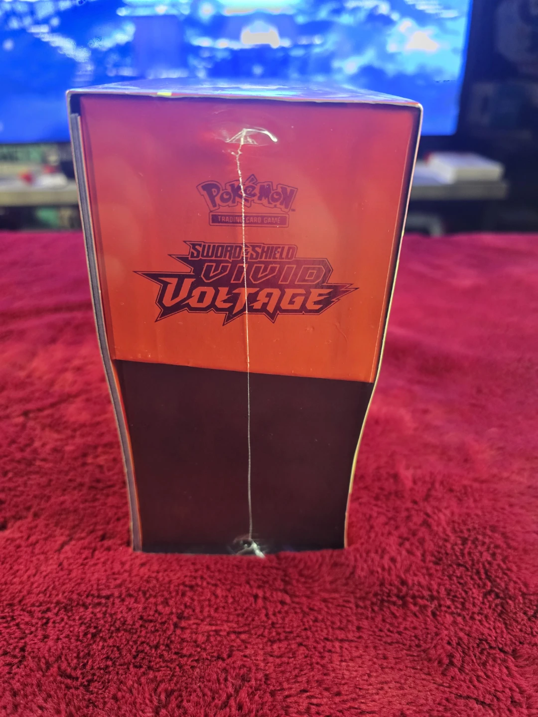 Pokemon Sword & Shield Vivid Voltage Elite Trainer Box - photo 3