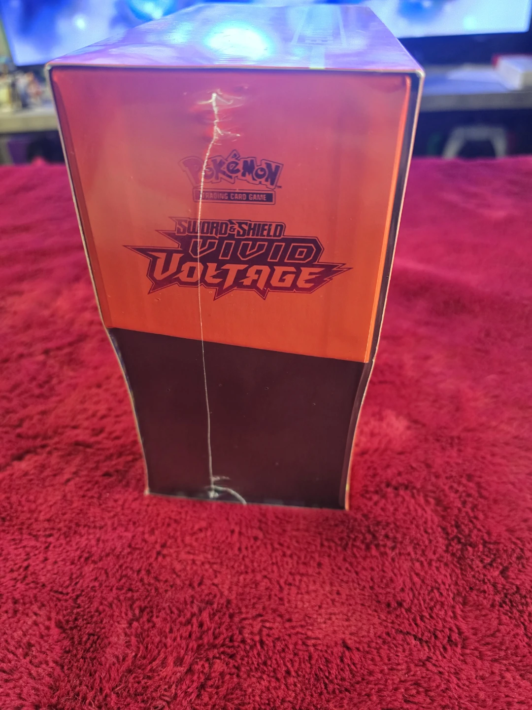 Pokemon Sword & Shield Vivid Voltage Elite Trainer Box - photo 4