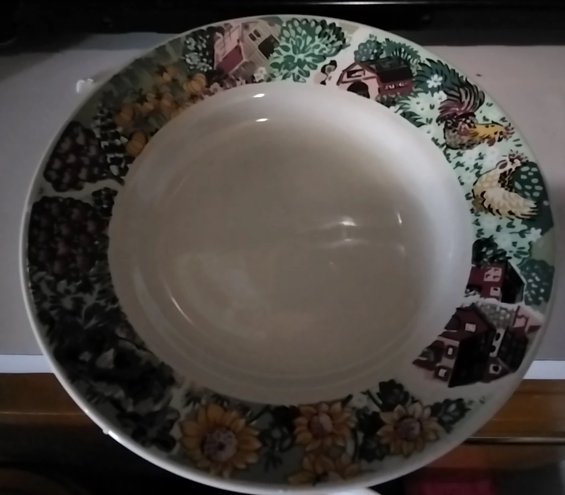 Decorative Plate with Farm Scene and Roosters 🥕