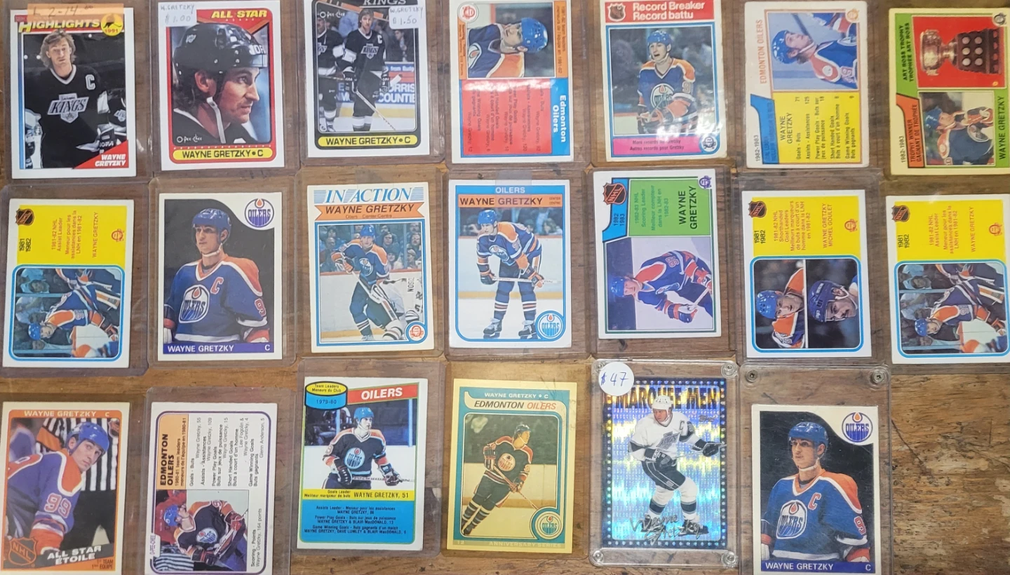 Assorted Wayne Gretzky and Connor McDavid Hockey Cards - photo 5