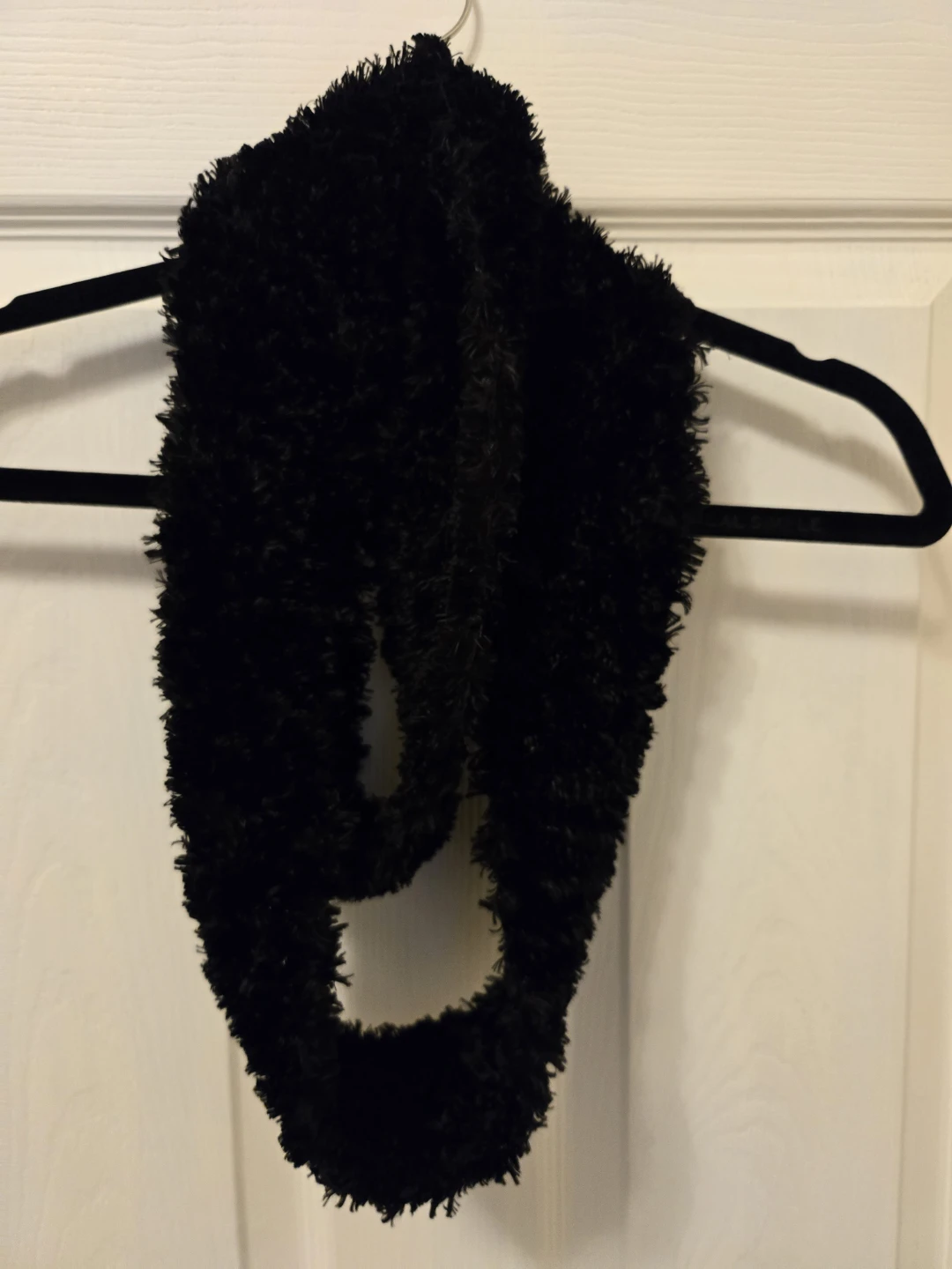Black fuzzy infinity scarf - photo 3
