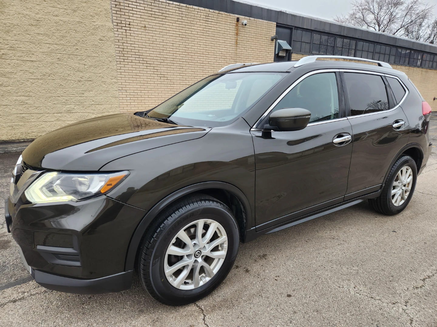 2017 Nissan Rogue SV - photo 2