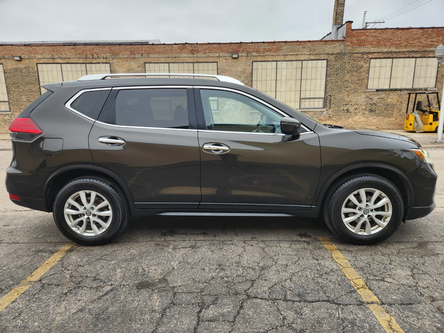 2017 Nissan Rogue SV - photo 4