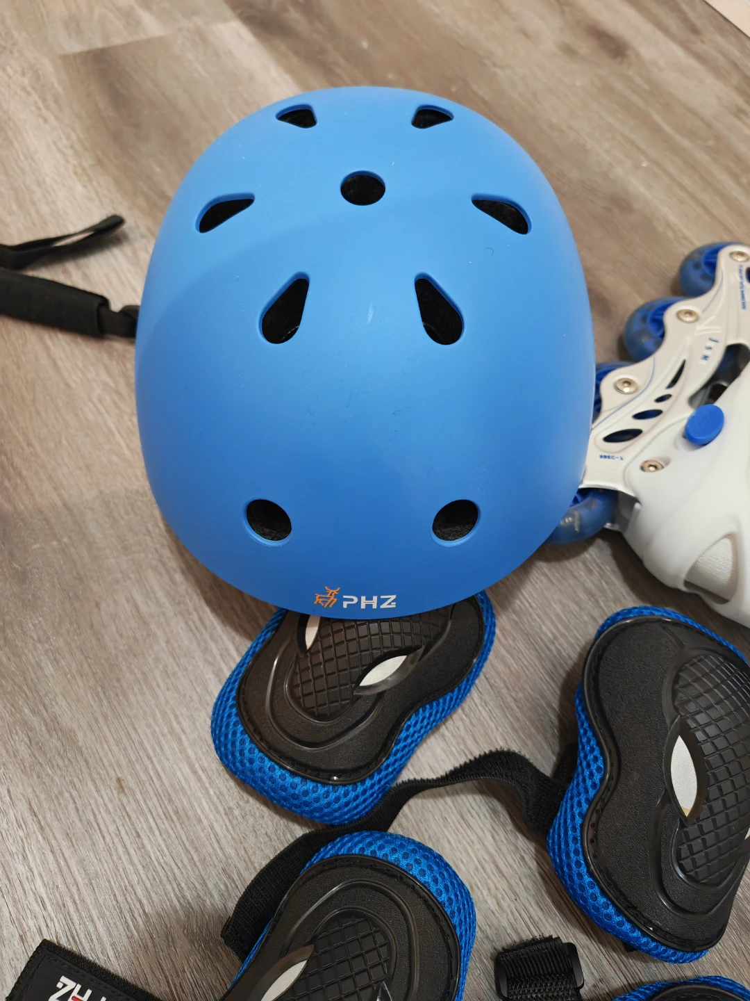 Rollerblade & Safety Gear Set - Size S Helmet - photo 4