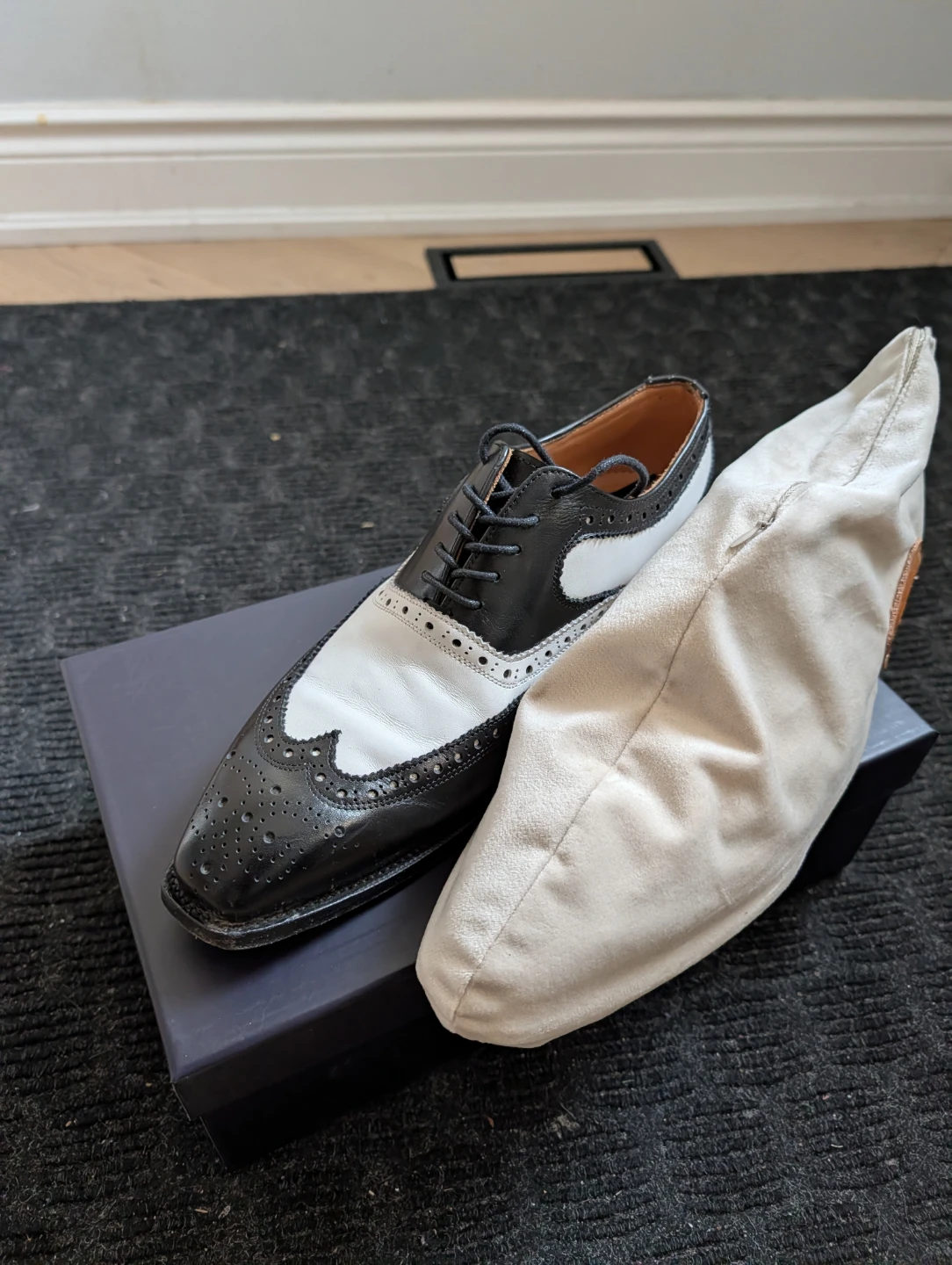 Men's Wingtip Oxford Shoes - Black and White - photo 2