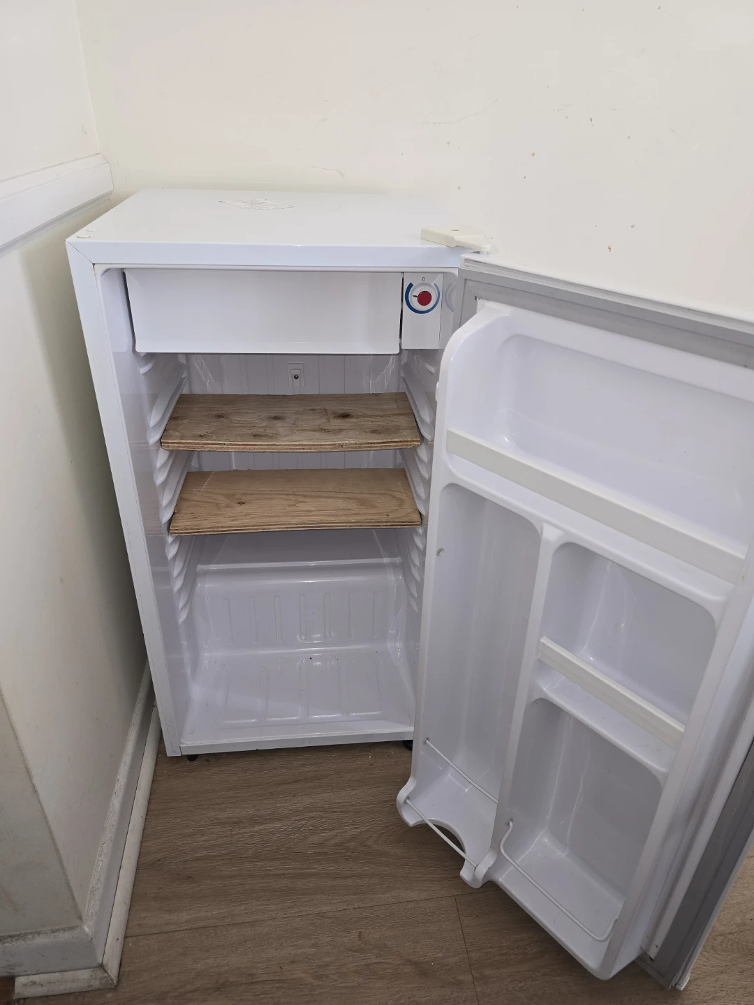 Sunbeam Mini Fridge - photo 2
