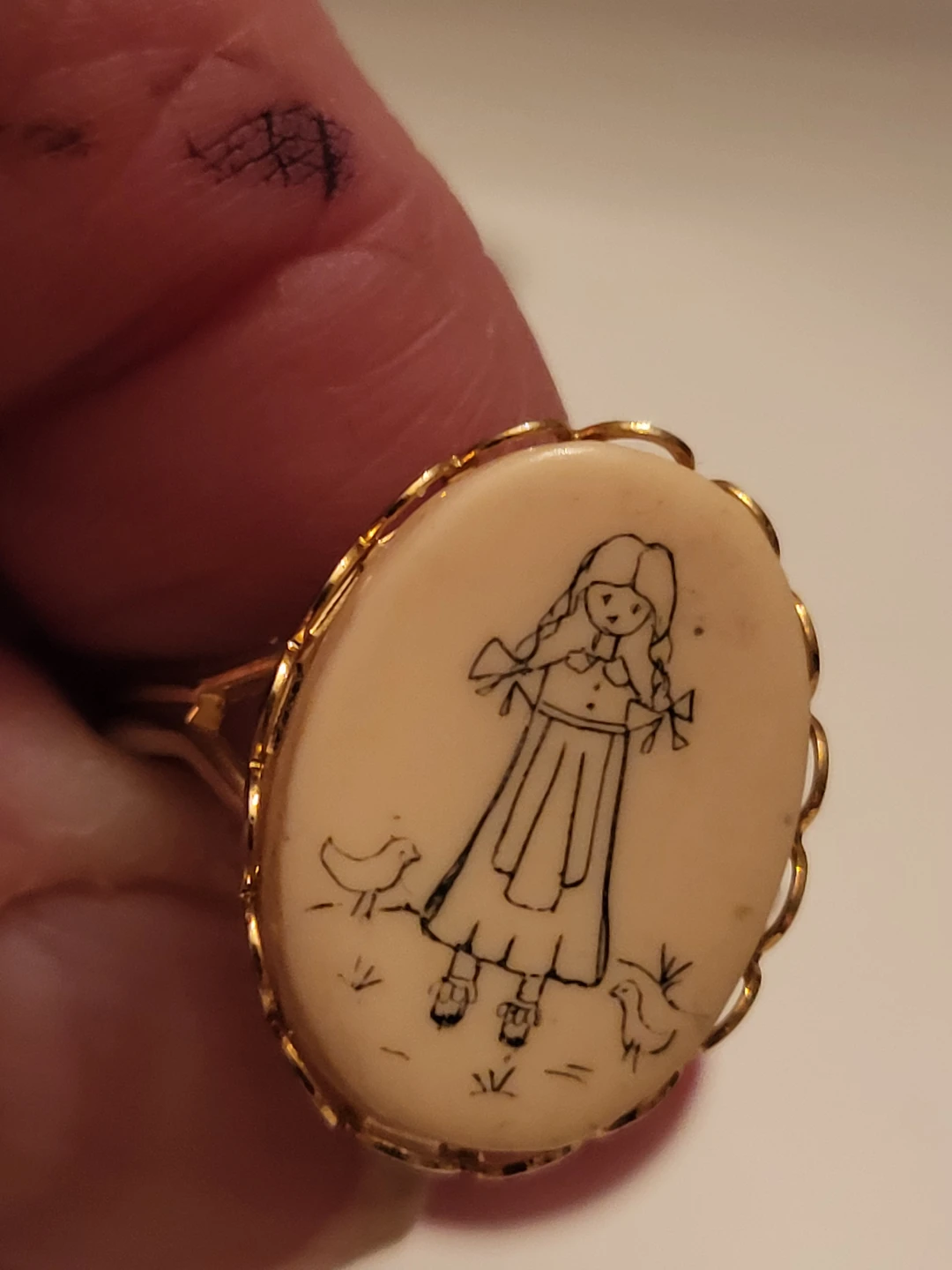 Vintage Look Ring with Girl and Birds Design - photo 2