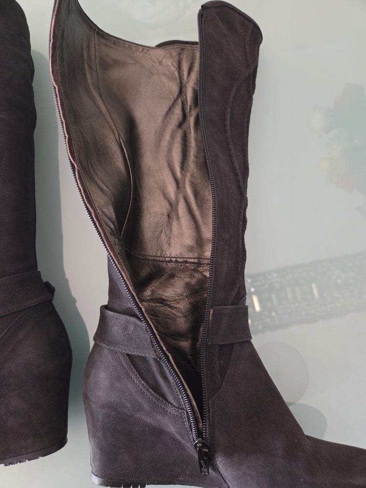 Black Wedge Boots with Buckle Detail - photo 5