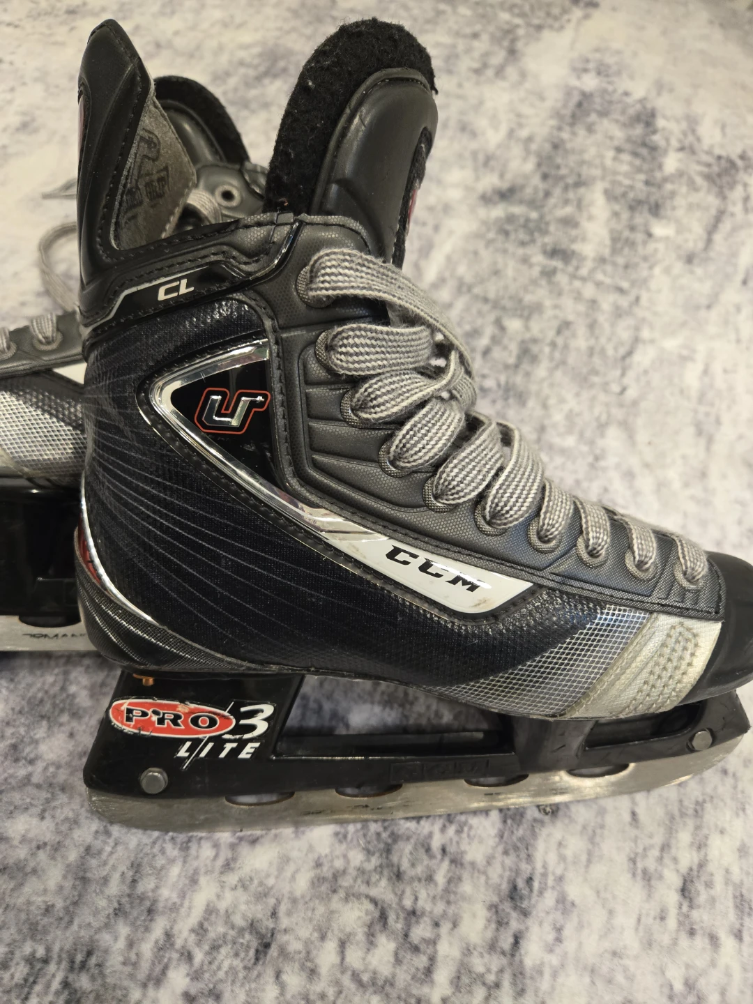 CCM Pro 3 Lite Youth Hockey Skates Size 4 - photo 2