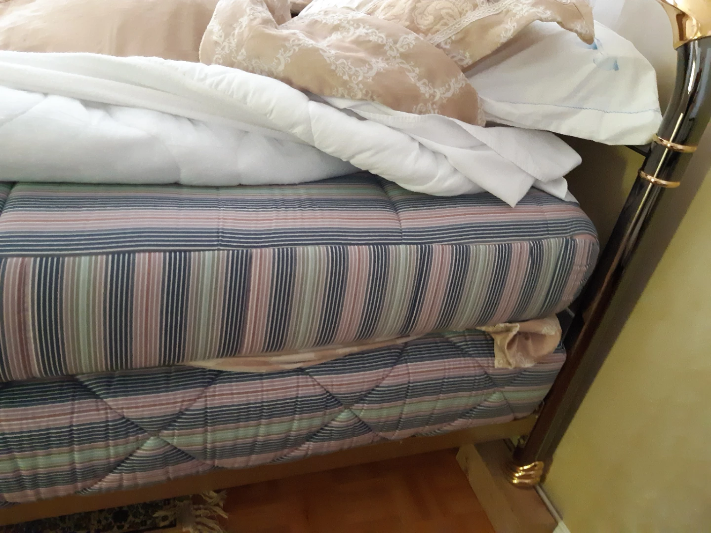 Queen Size Bed Frame without Mattresses - photo 2