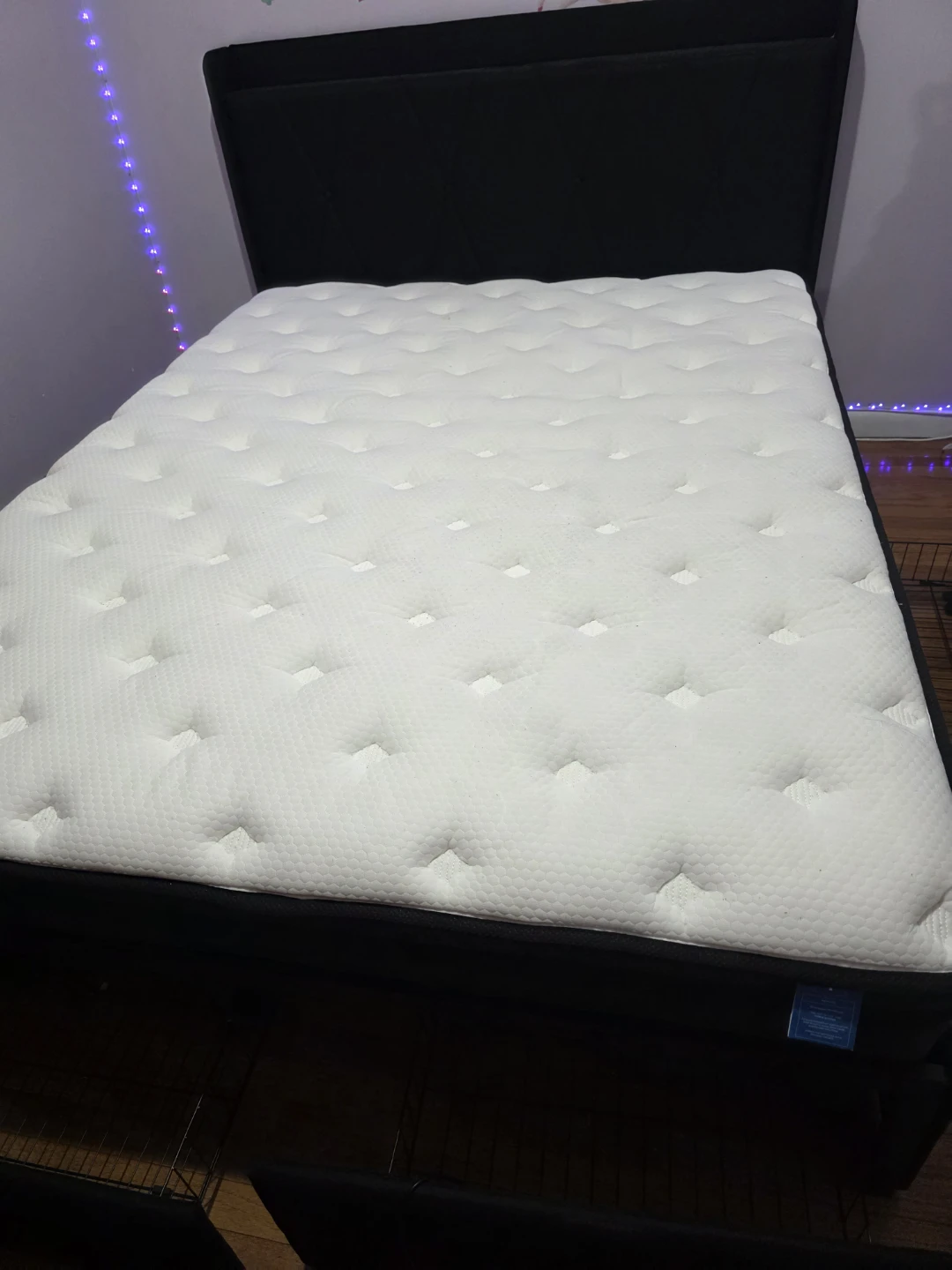 Queen Size Mattress with Black Headboard - photo 4