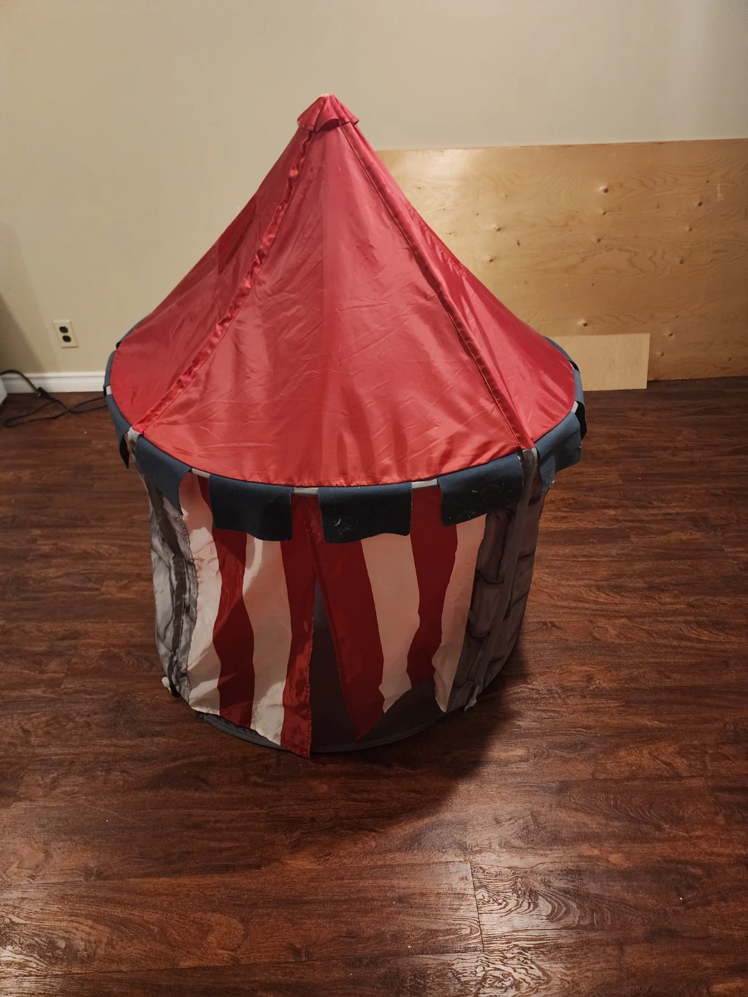 Kids Play Tent - Red and White Circus Tent Style