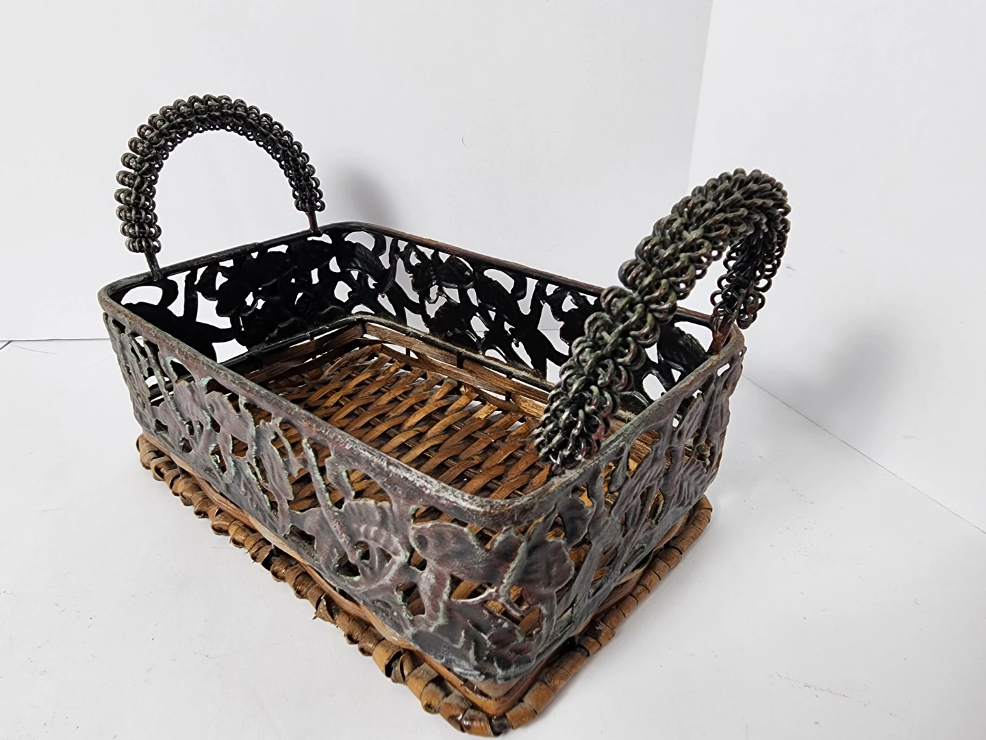 ​Vintage Mixed Media Woven Wicker & Metal Basket - Verdigris - photo 4
