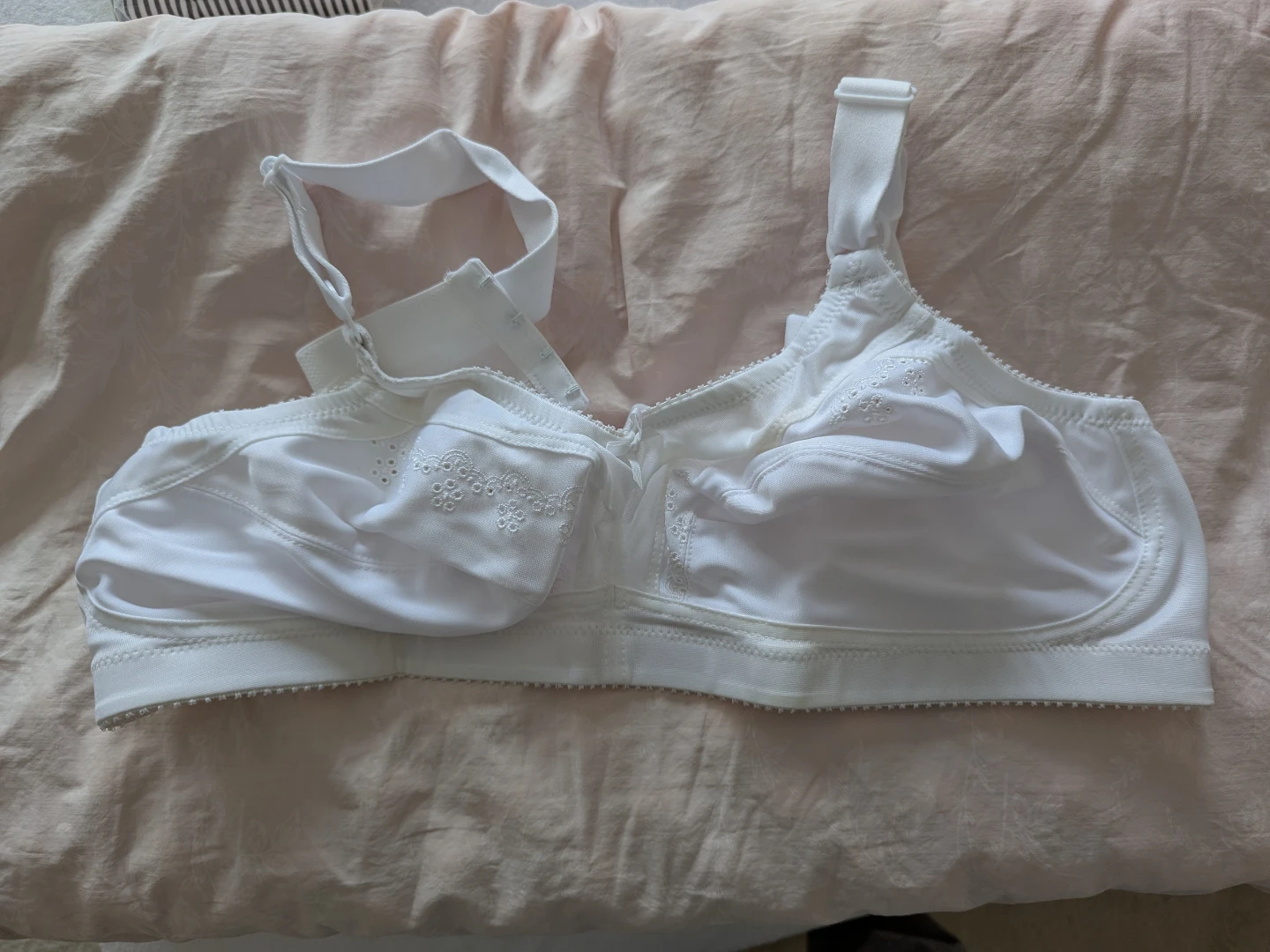 New WonderBra Full Support Bra White 44D