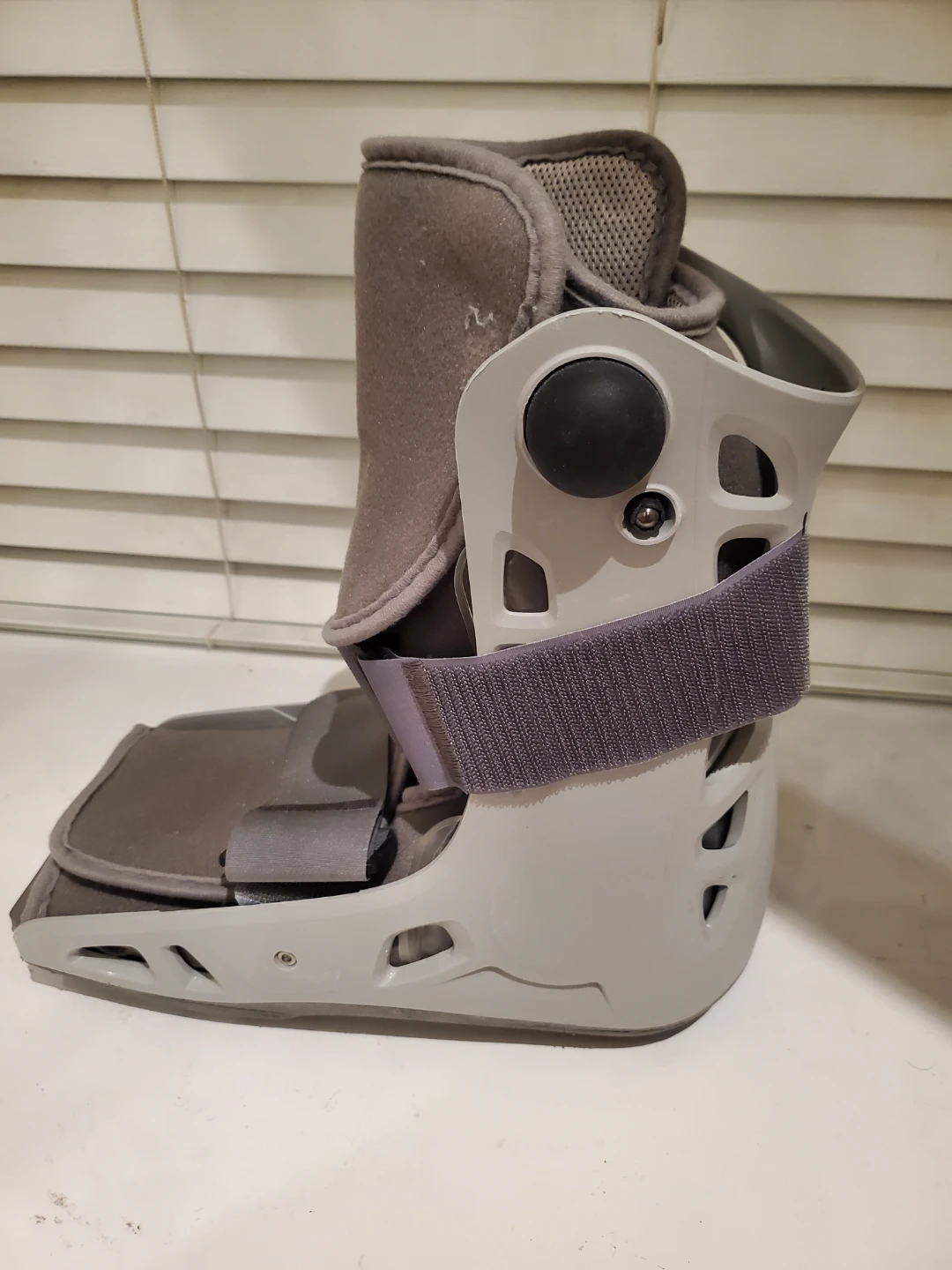 Aircast Walking Boot - Large