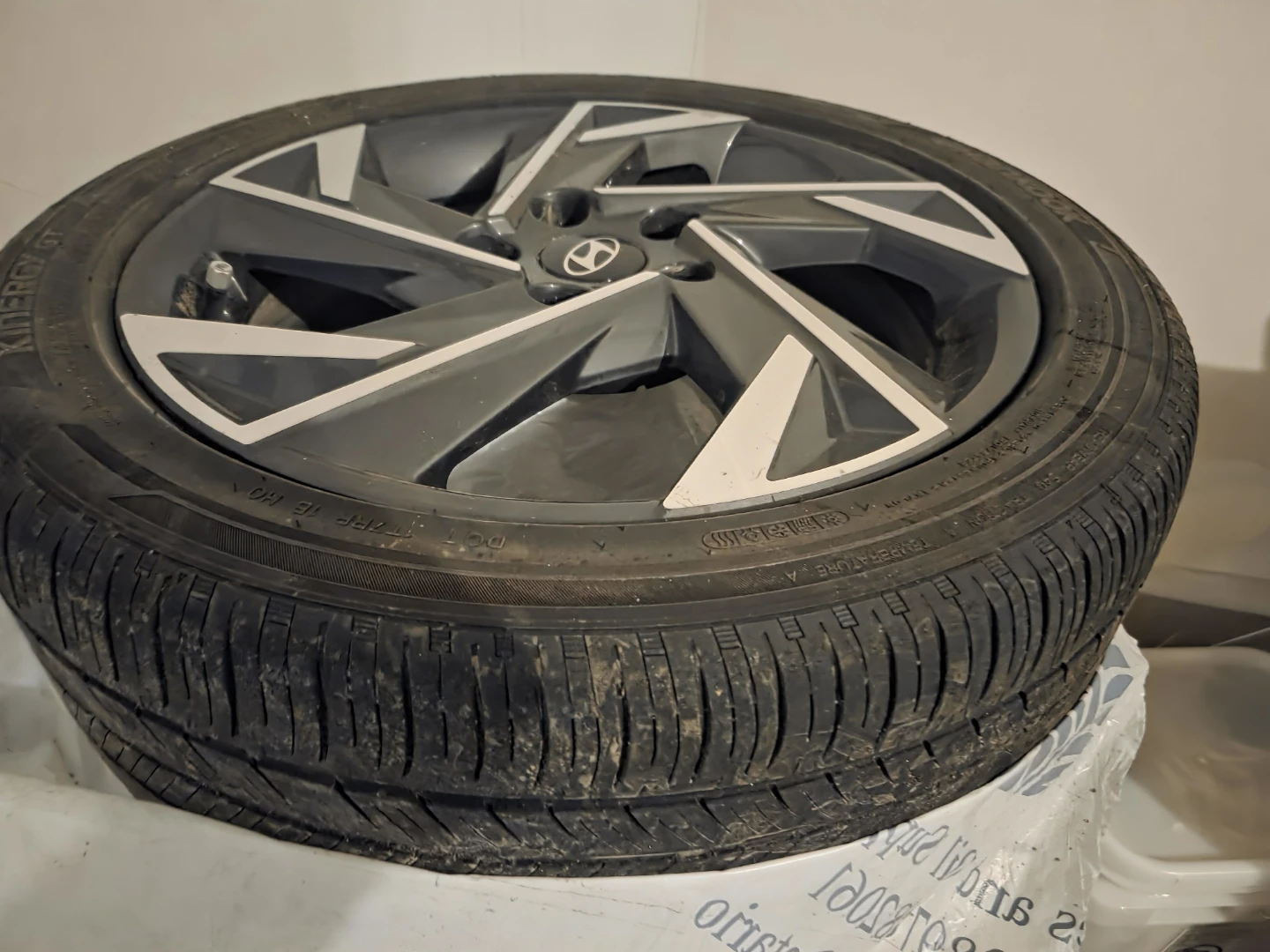 Hyundai Tire and Wheel - 225/45R17 - photo 2