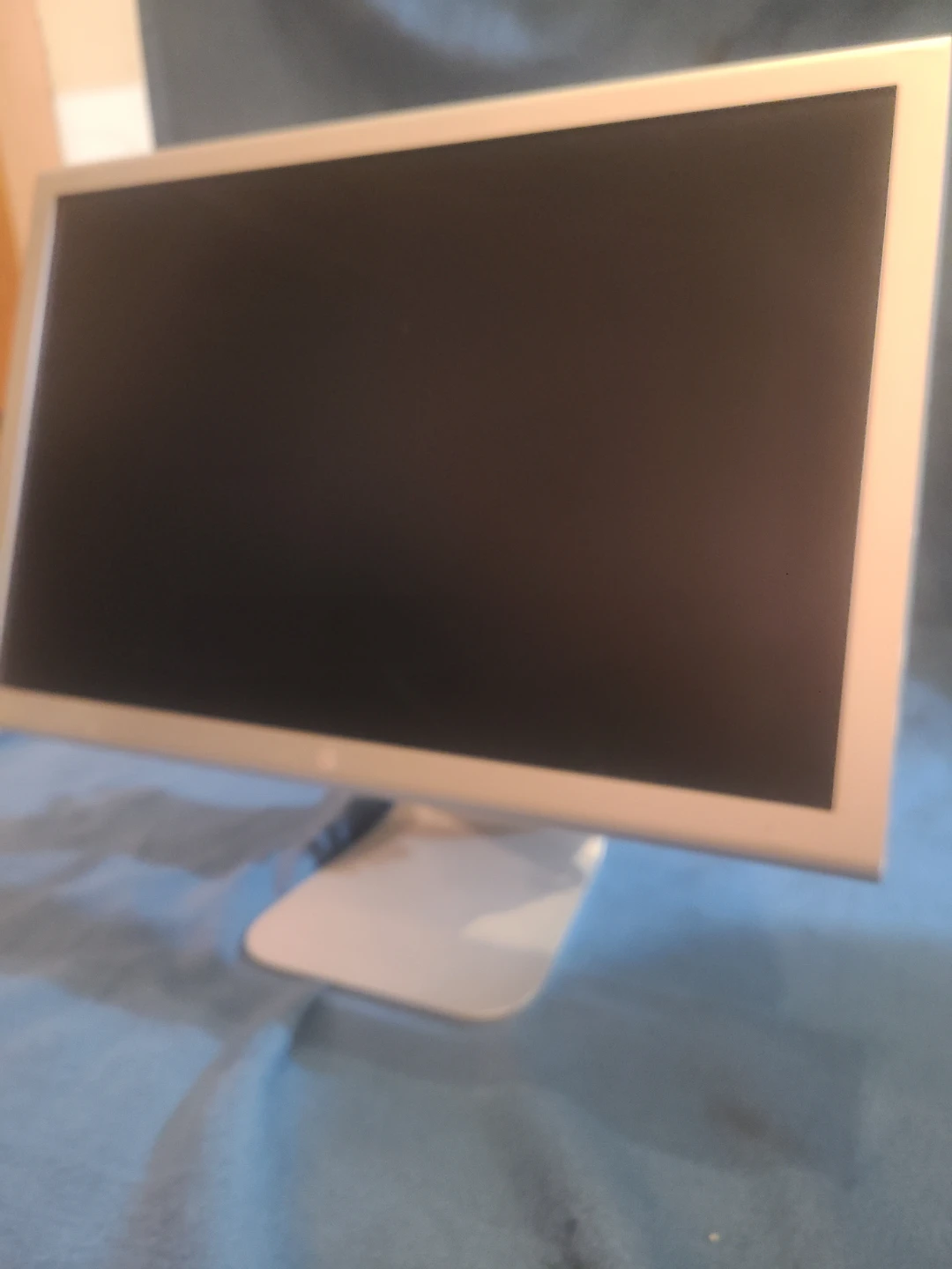 Apple Cinema Display Monitor - photo 2