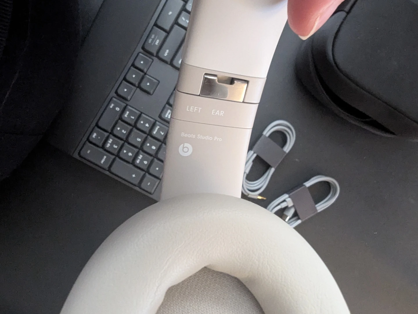 Beats Studio Pro Headphones white/beige MQTR3LL/A