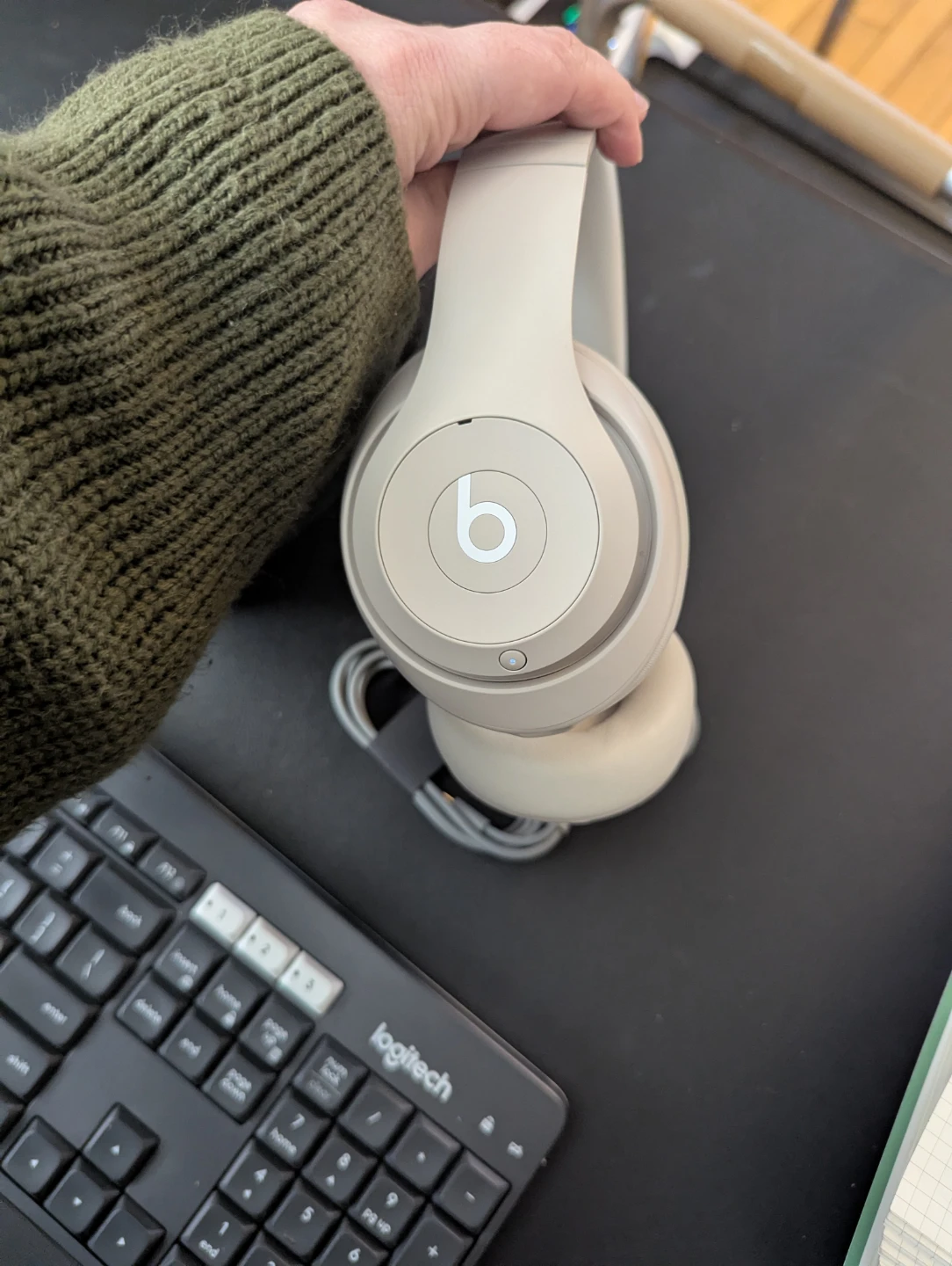Beats Studio Pro Headphones white/beige MQTR3LL/A - photo 2