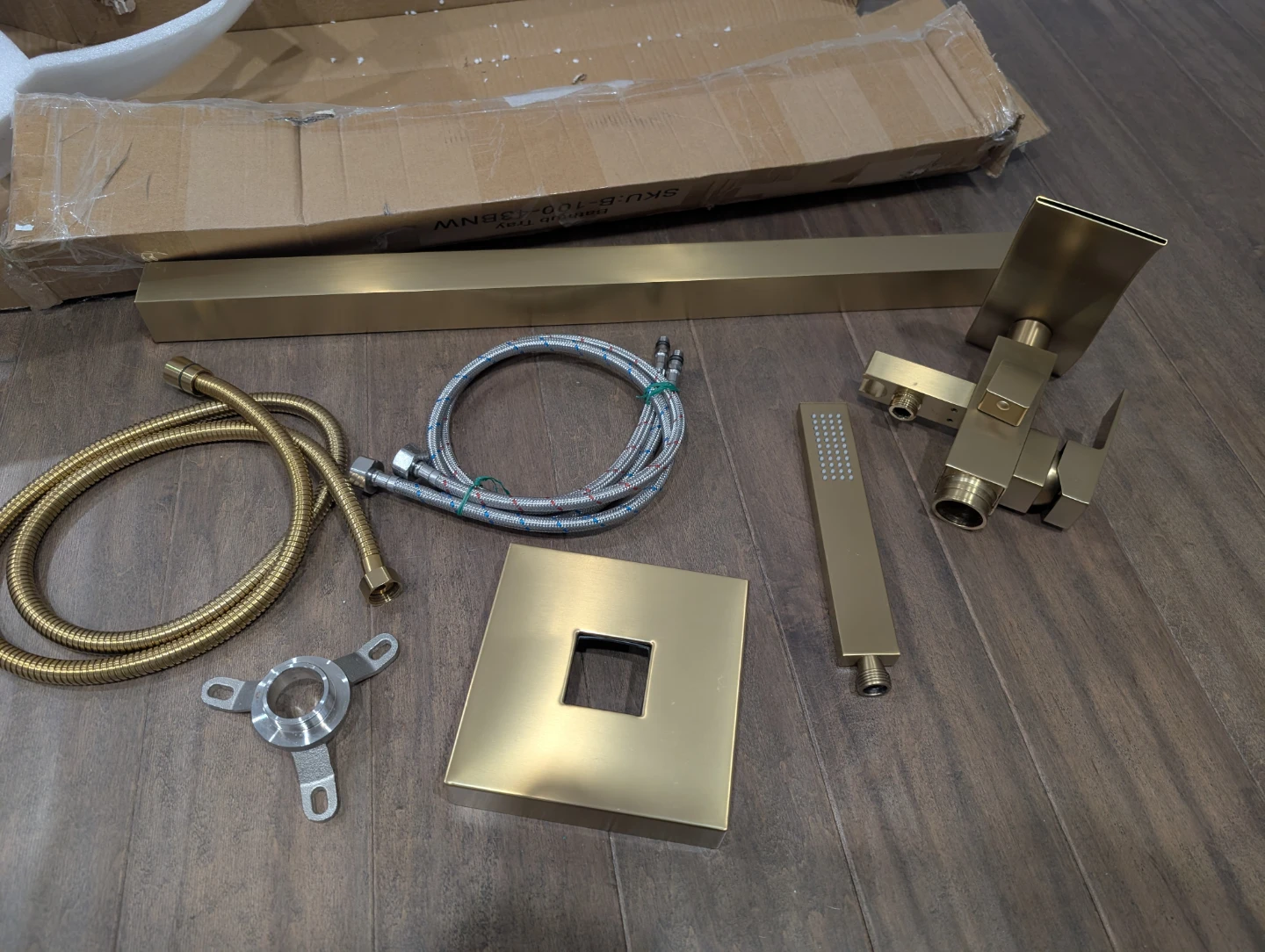 Brand New Gold Freestanding Bathtub Filler Faucet For Sale - photo 2
