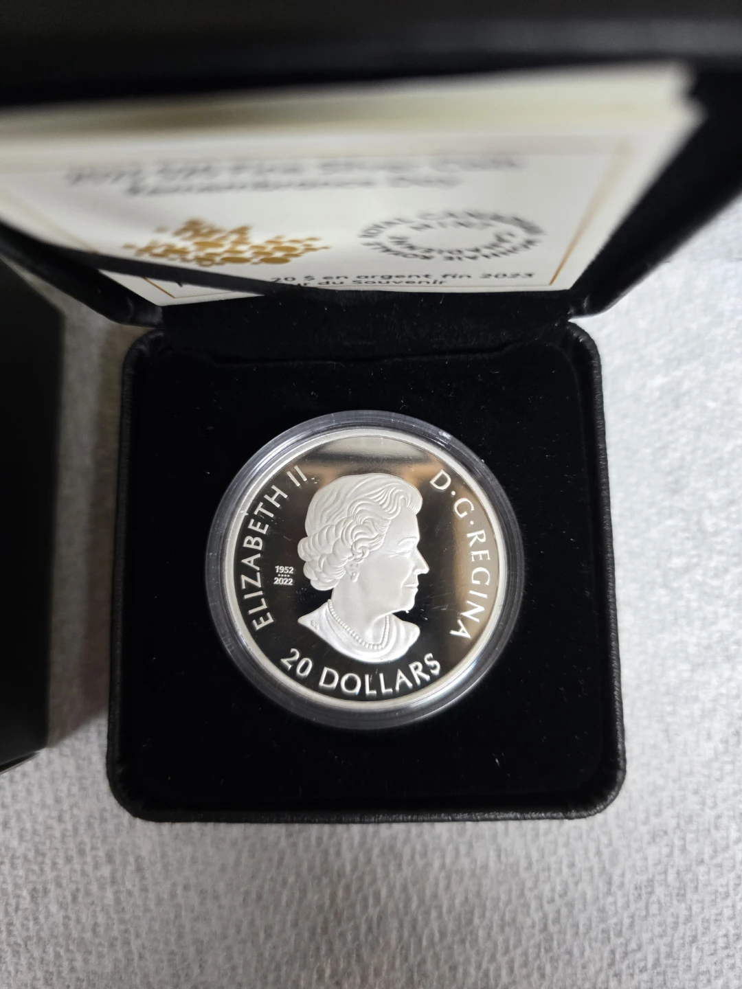 Royal Canadian Mint 20 Dollar Silver Coin - photo 3