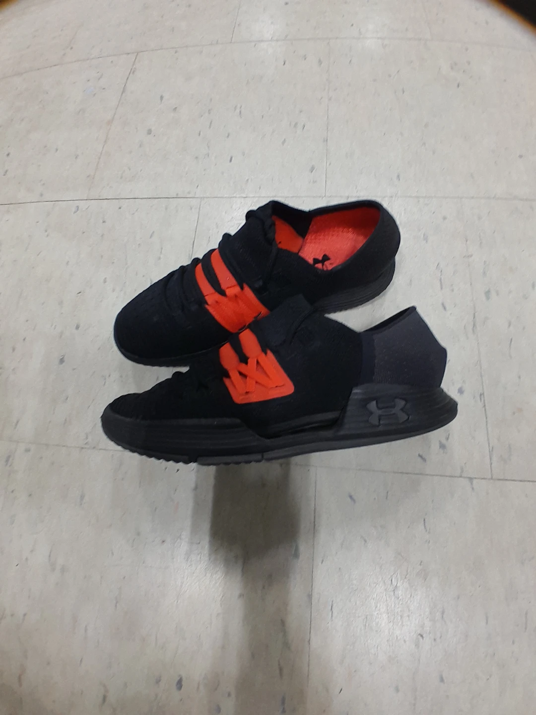 Under Armour Classic Black and Orange Running Shoes Size 8.5 - photo 3