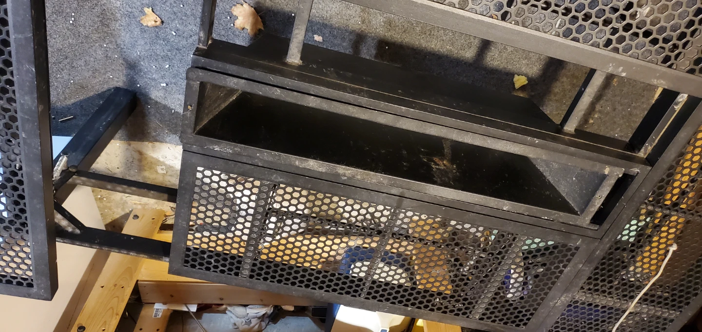 Metal Mesh Table with sides that lift - photo 2