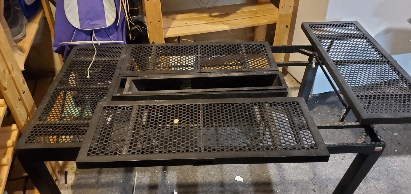 Metal Mesh Table with sides that lift - photo 3