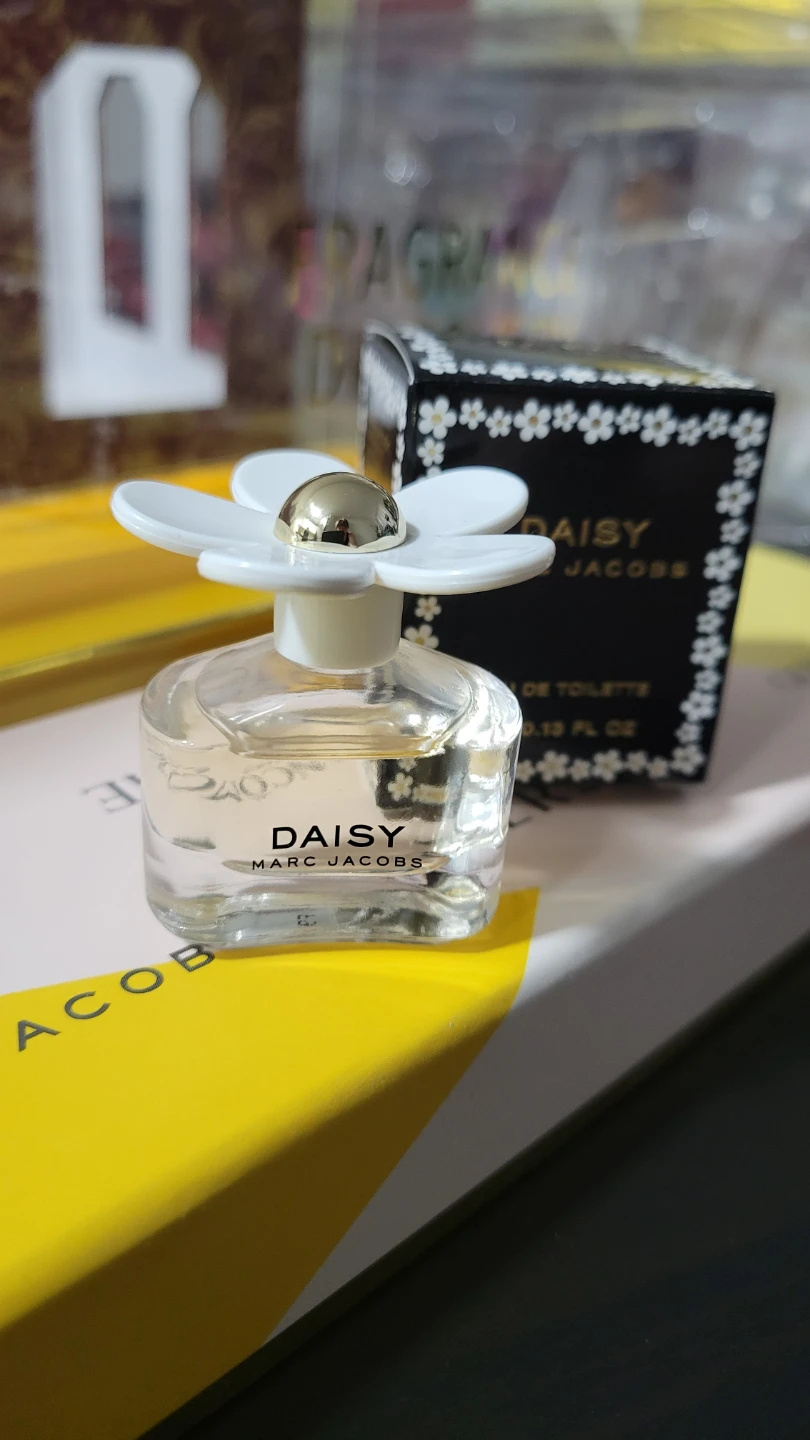 Marc Jacobs Daisy Eau de Toilette Mini Perfume 0.13 Fl Oz