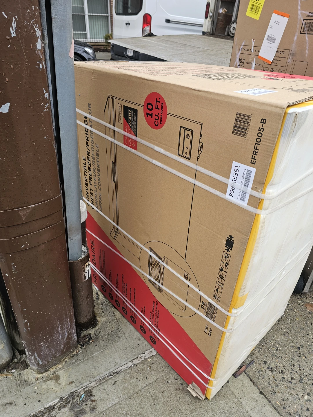 New Frigidaire 10 cu ft Chest Freezer