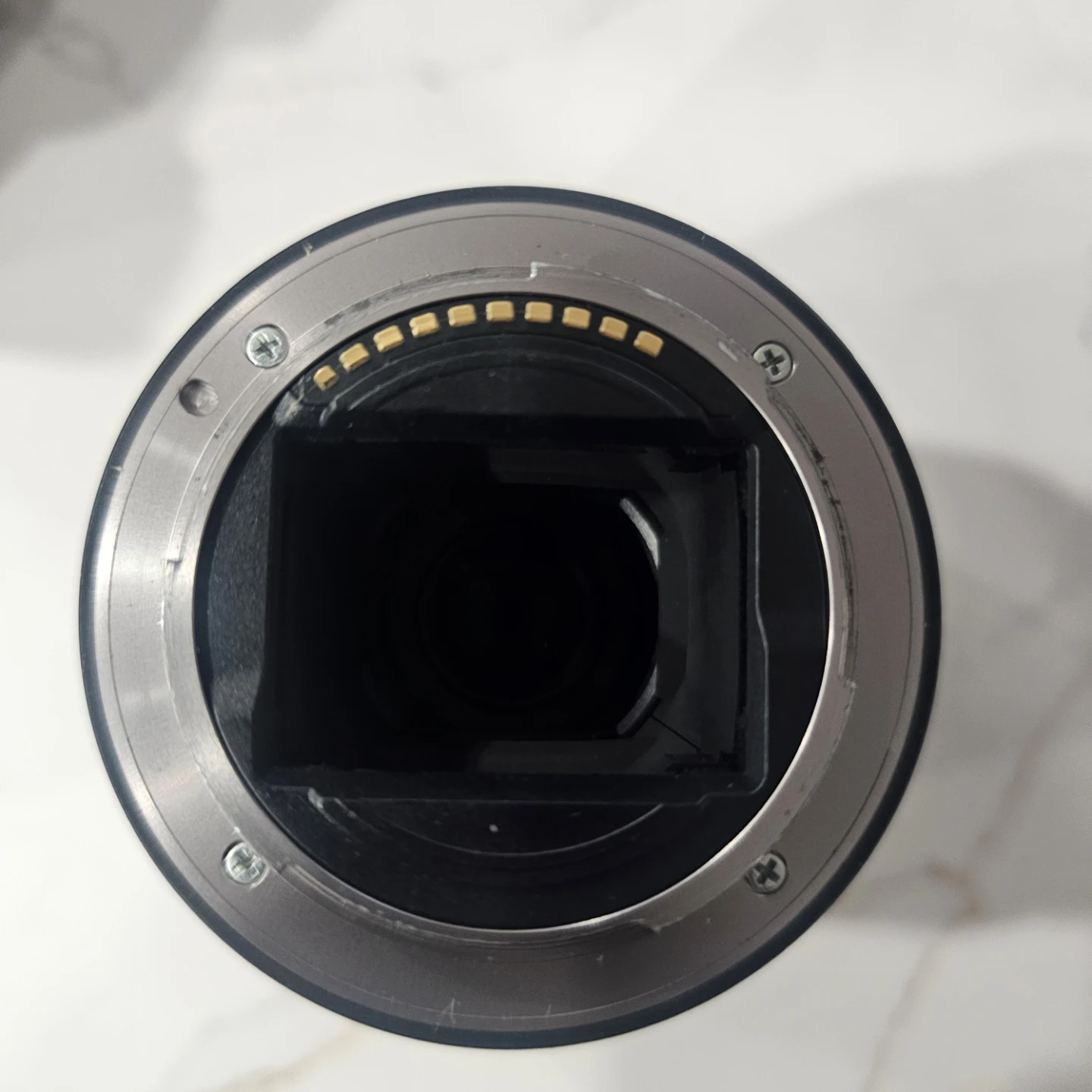 Sony FE 3.5-5.6/28-70 OSS Lens - photo 2